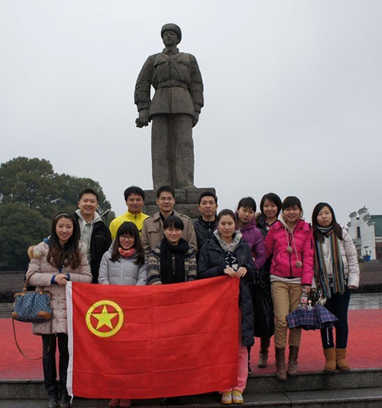 “学雷锋，献爱心”——中国共产主义青年团开云(中国大陆) Kaiyun·官方网站委员会开展慰问贫困学生助学活动